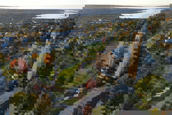 Leading international experts explore strategies in new infrastructure delivery methods